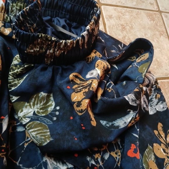 #0209 Women's Blue Floral Design Abaadlw Skirt Size Large w/Pockets - Picture 15 of 15